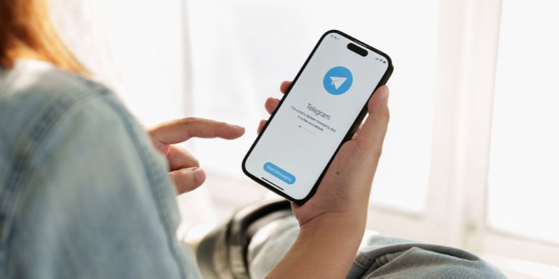 Gửi yêu cầu hỗ trợ qua ứng dụng Telegram